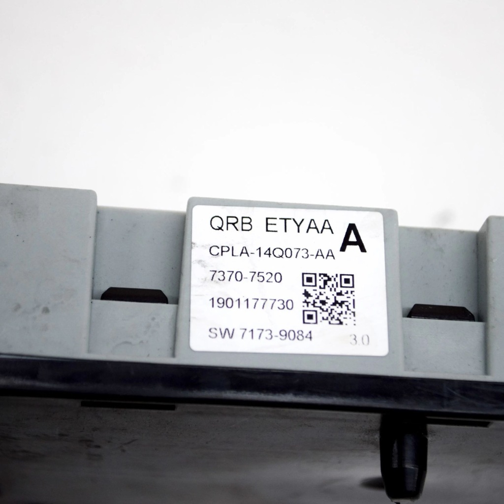 фото №7, Jaguar f-pace 2019 рамка / модуль предохранителей