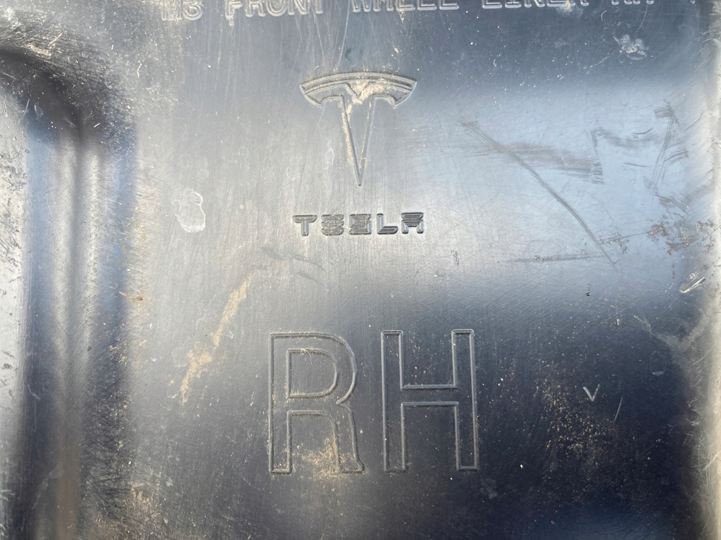 фото №5, Підкрилок праве передні tesla 3