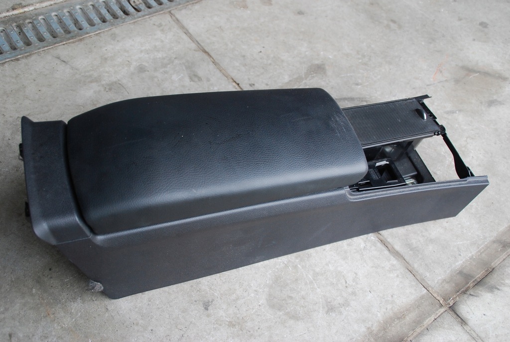 фото №1, Подлокотник туннель mercedes slk slc w172 r172