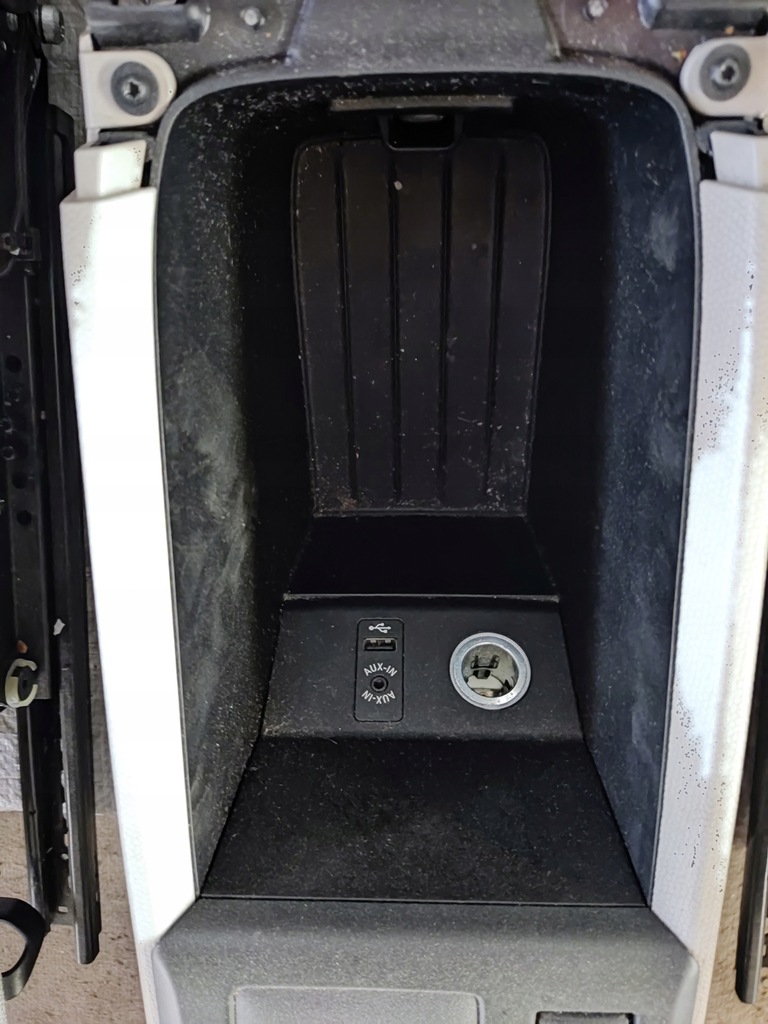 фото №12, Bmw i3 i01 салон сиденья подогрев заднее сиденье туннель обивка solaric cassia