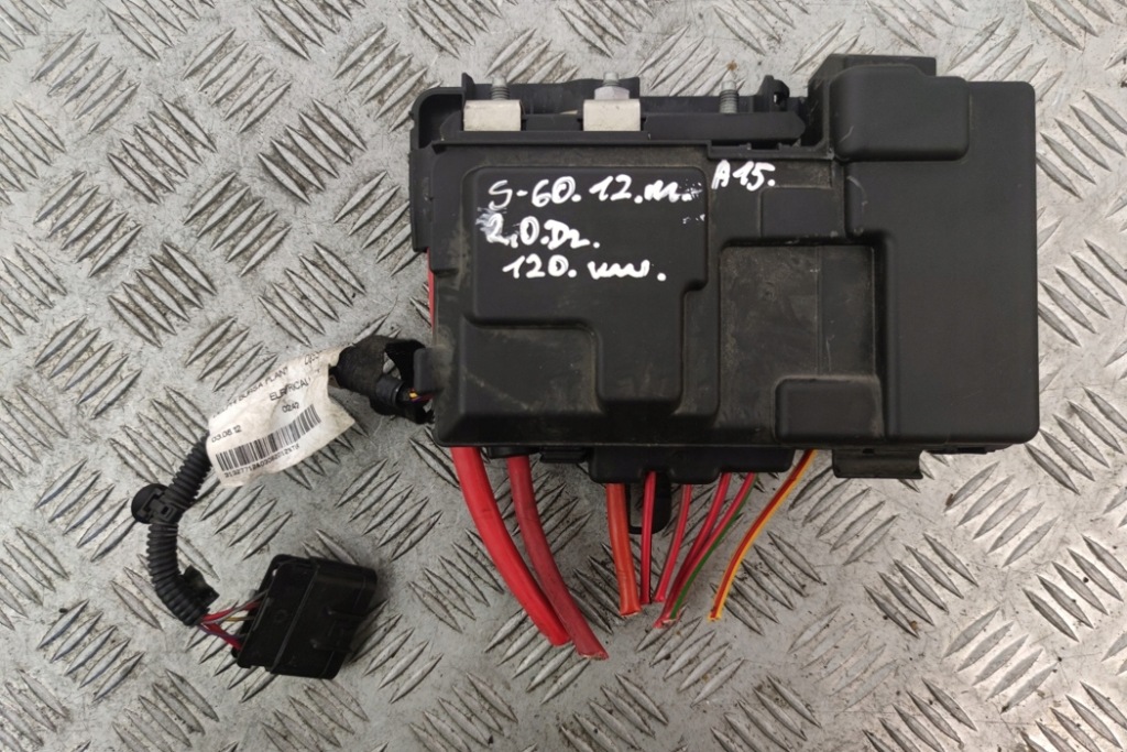 Купить Коробка предохранителей volvo s60 2 31337183 2.0l дизель 120kw 2012