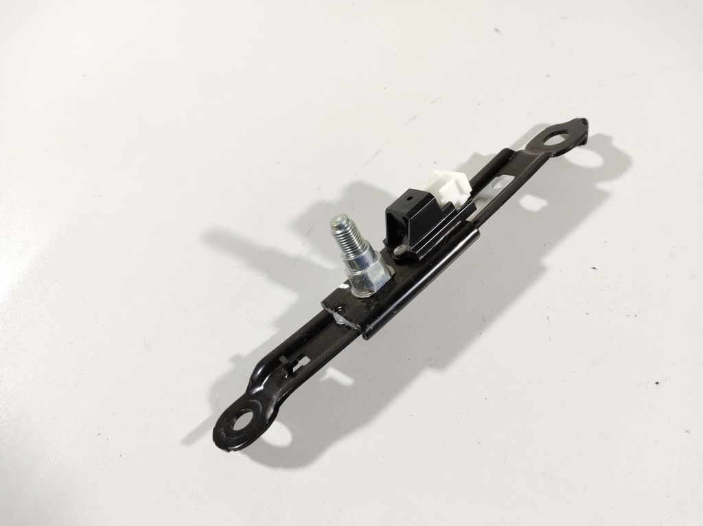 Купить Lexus is300h 13r ползунок поперечина правая  перед