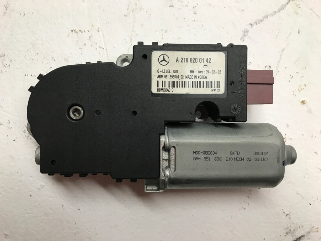 фото №1, Mercedes cls w218 w212 моторчик люк