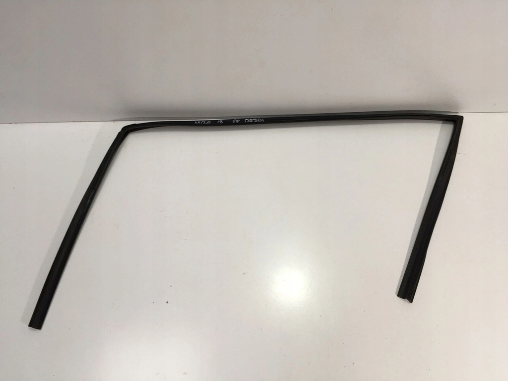 фото №1, Kia niro 2018 прокладка скло двері перед права