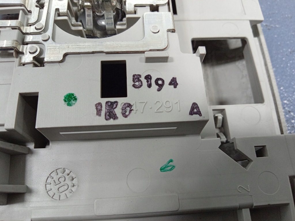 фото №5, Vw golf v plus лампа стельовий задня 1k0947291a