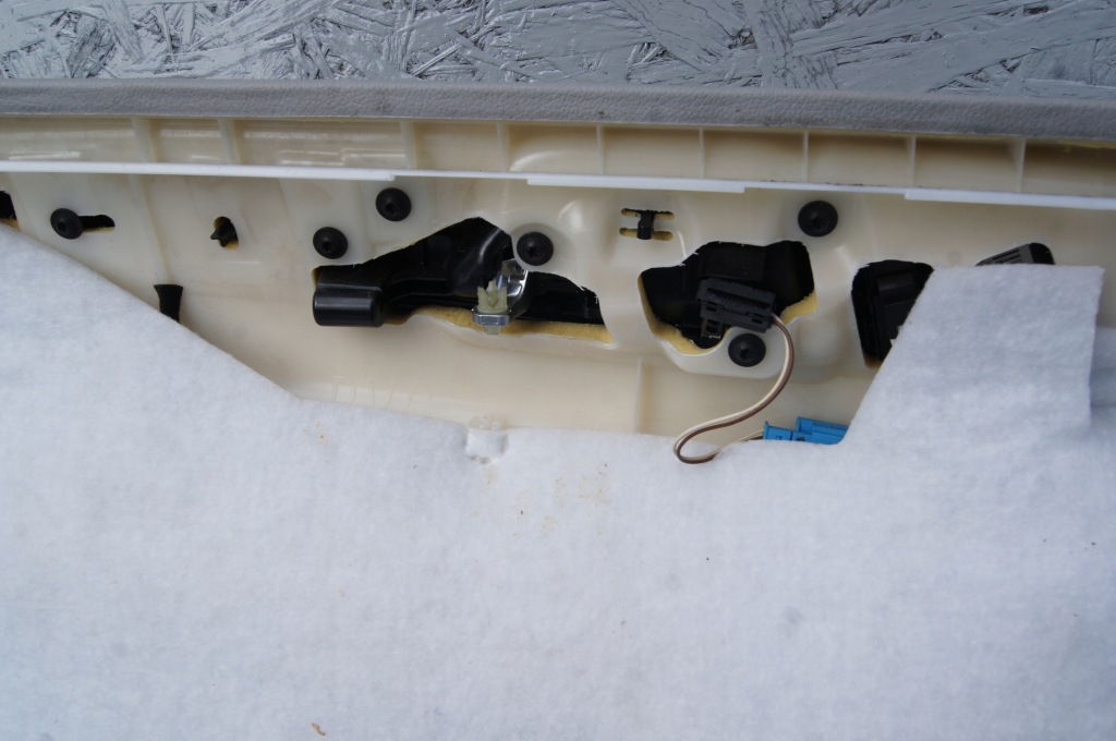 Mercedes w166 ml350 обшивка дверь правая  перед в Украине