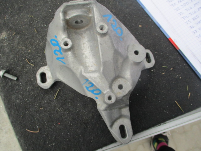 фото №1, 120. кронштейн двигателя vw audi 4m0399113b