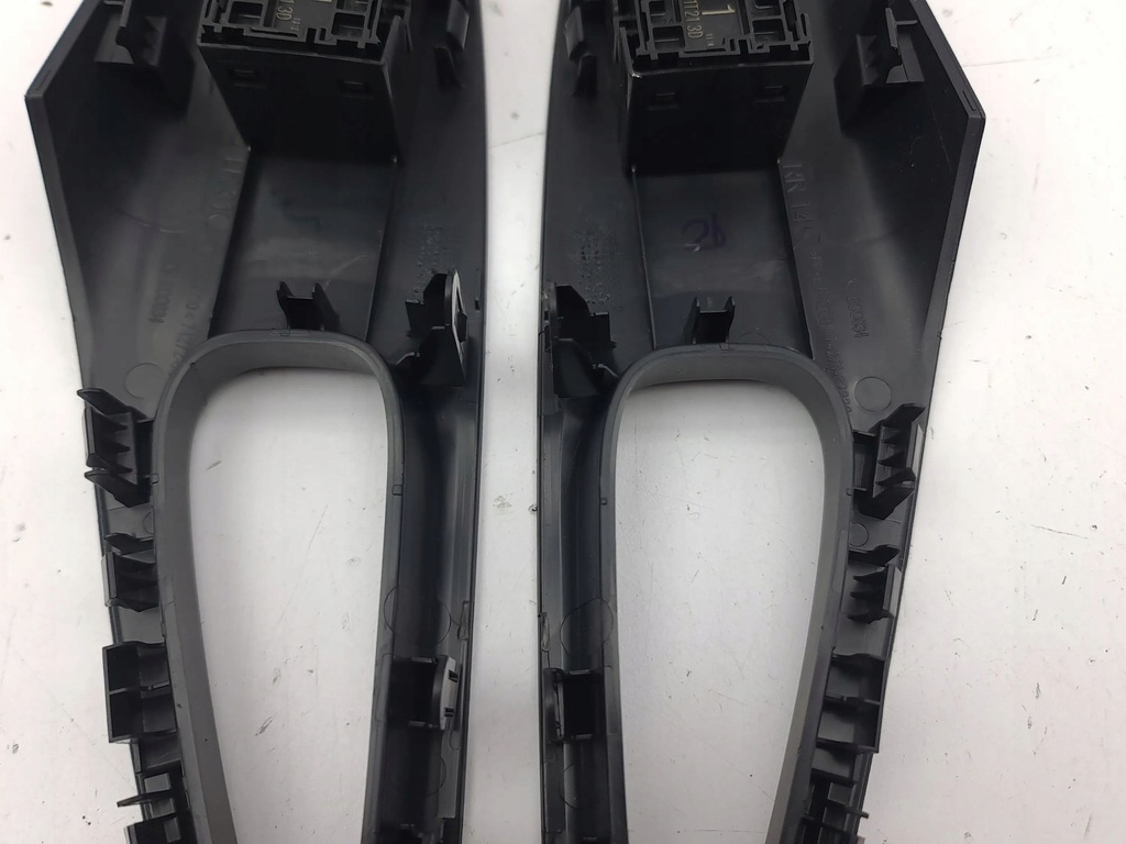 фото №16, Toyota corolla e210 e21 2022 с задний кнопки окон