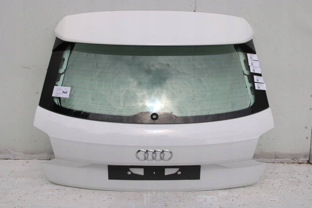 Audi q2 задня бампер + кришка багажника багажника + лампи лампа задній колір: t9t9 ly9c Оригінал