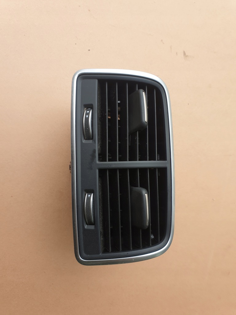 фото №1, Решётка обдув audi оригинальный номер 4g0819203