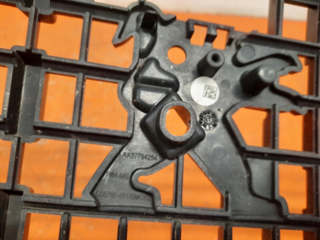 Решітка радіатора решітка  радіатора peugeot 3008 5008 aa37794254 Ціна