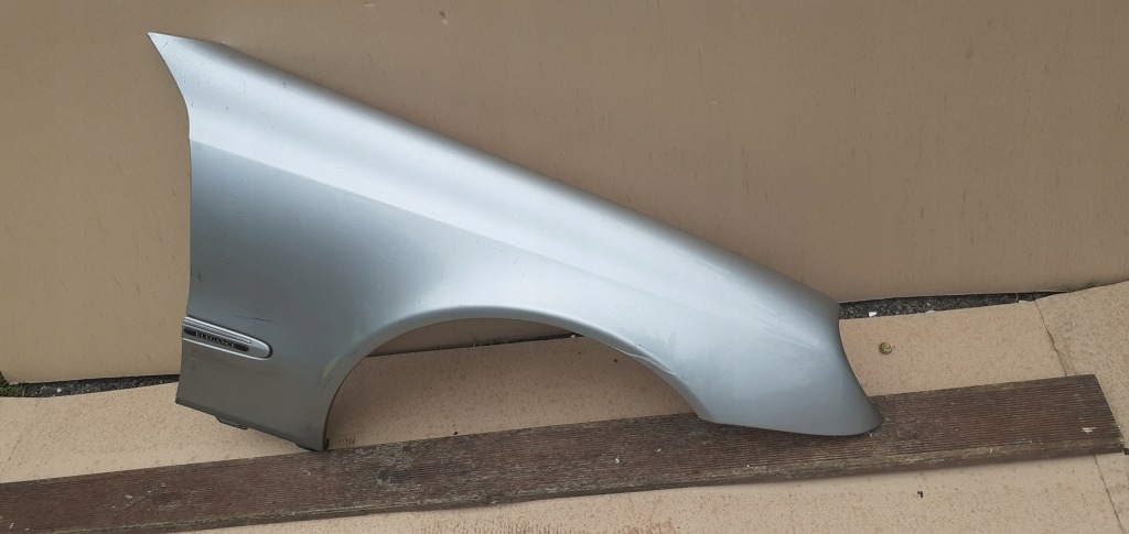 Крыло  правый  передний mercedes e-klasa 211 03-09r Оригинал