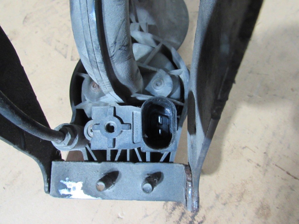 Клаксон кронштейн scania r 2015r euro 6 2001351 , 1938103 Ціна