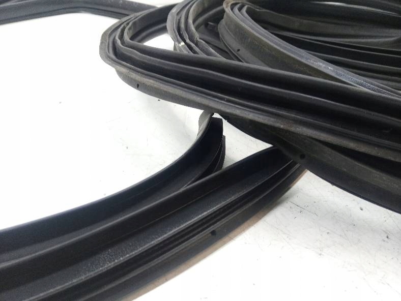 фото №5, Прокладка двері правий лівий задня багажник 5d hyundai i30 i 2007-2012