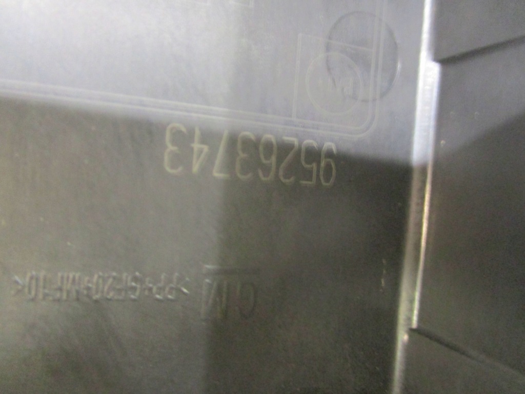 Коробка корпус предохранителей opel mokka a i 1.7 cdti 95263744 95263744a6l Киев