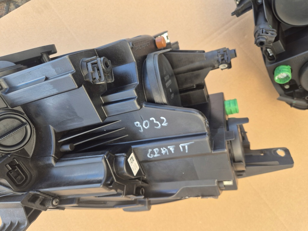 Alfa romeo giulietta лампа правая i левая. графит. оригинальный номер с Разборки