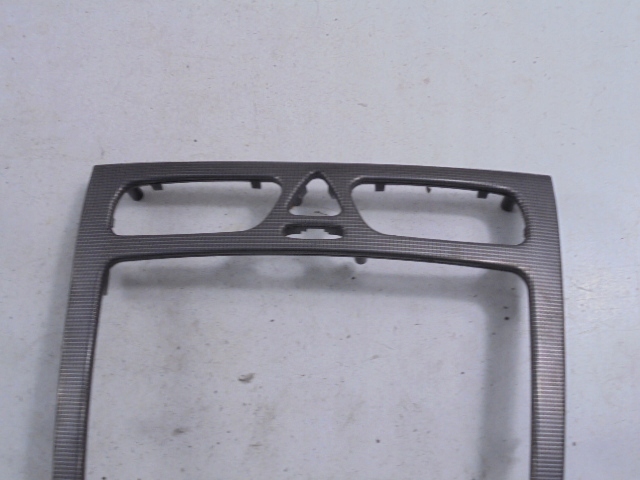 фото №7, Mercedes c w203 консоль рамка радио 00-04 4d a2036809039