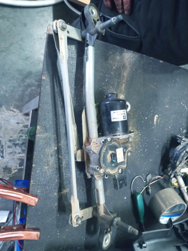 Купити Opel adam механізм двірник eu 367546129