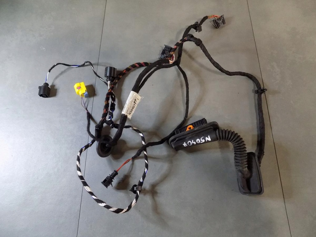 фото №1, Volkswagen оригинальный номер 3c8971121dj