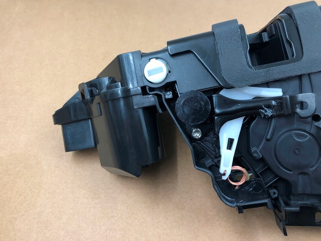 фото №3, Задня правий замок двері lr013890 do land rover discovery 4 evoque freelander