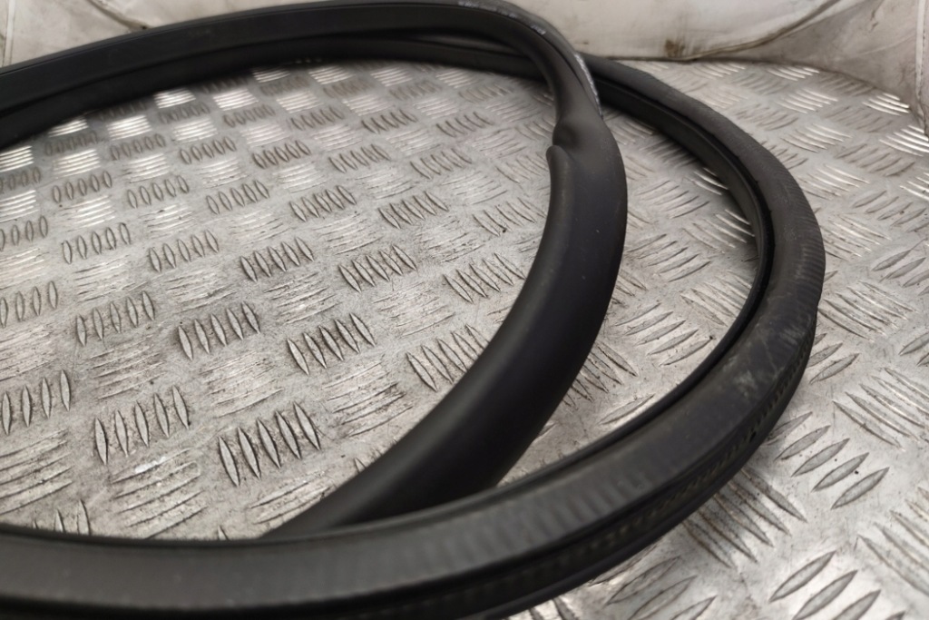 фото №8, Прокладка задних левых дверь vw tiguan 5n_ 5n0867913 2.0l дизель 103kw