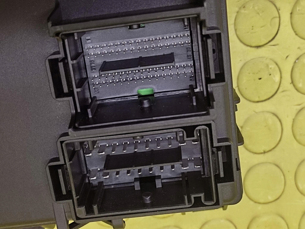 Opel corsa d 1.3 cdti коробка предохранителей 13265077 в Украине