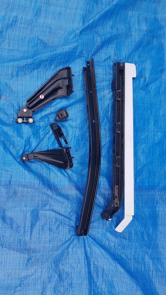 фото №1, Combo e rifter berlingo 19 направляющая дверь левая ролик