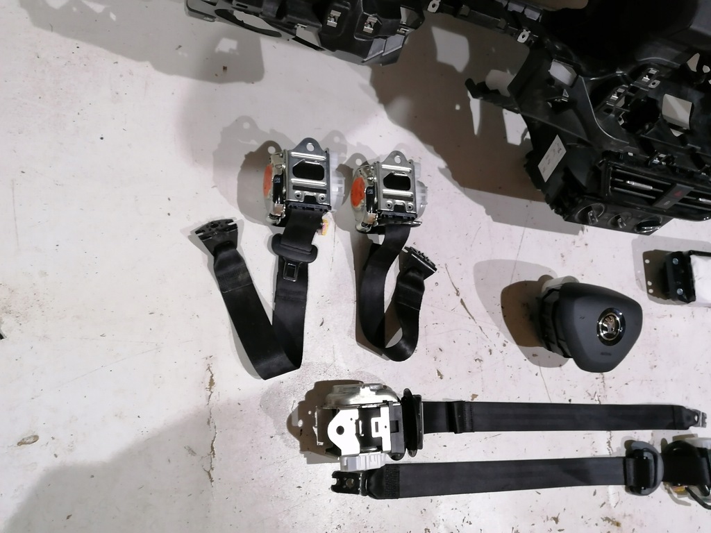 фото №5, Skoda scala приборная панель консоль подушка безопасности подушки безопасности ремни