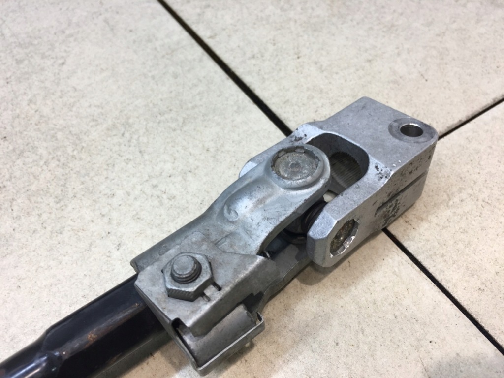 Хрестовина колонки кермового w168 fl a1684626776 в Україні