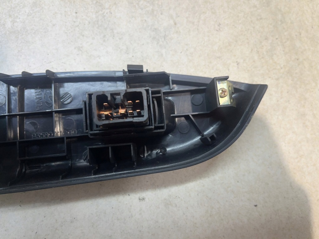 фото №6, Панель управление стекло правый перед hyundai getz 1.3 935701c000