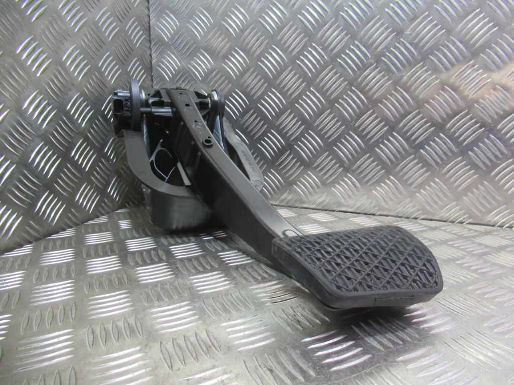 фото №1, Mercedes w206 педаль гальма a2062921200