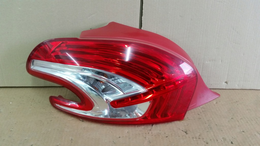 фото №1, Лампа задняя задняя левая peugeot 208 i 12-15