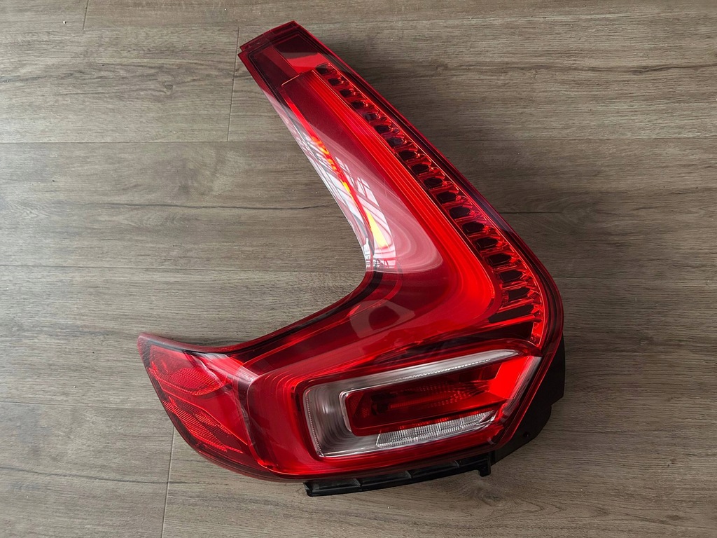 фото №1, Volvo xc40 2017- лампа led задняя левая оригинал