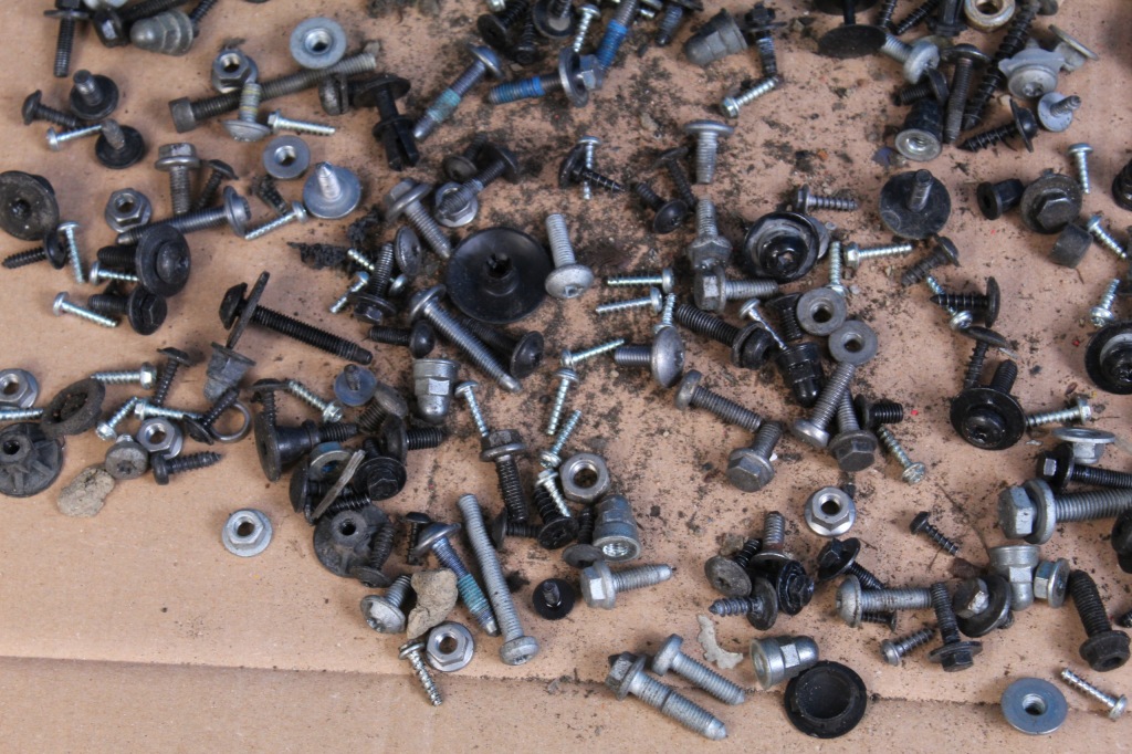 фото №7, Skoda superb iii 3v болти з кабіни 3,90 kilo 16r