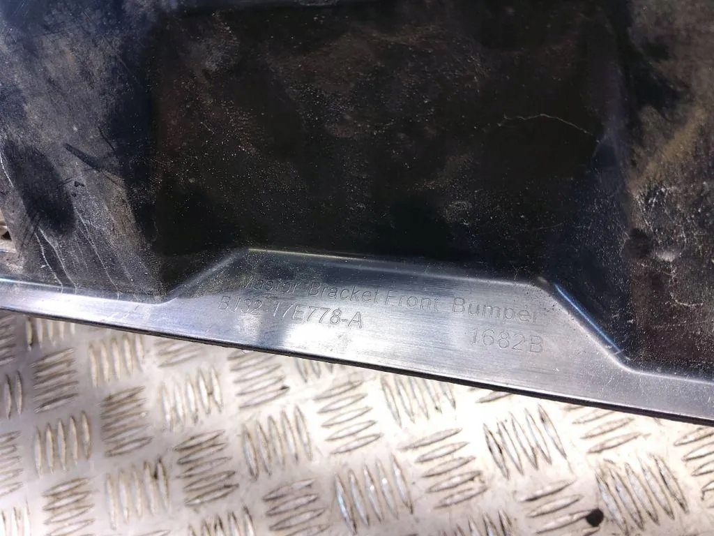 фото №9, Правый направляющая передний бампера land rover range rover evoque l538