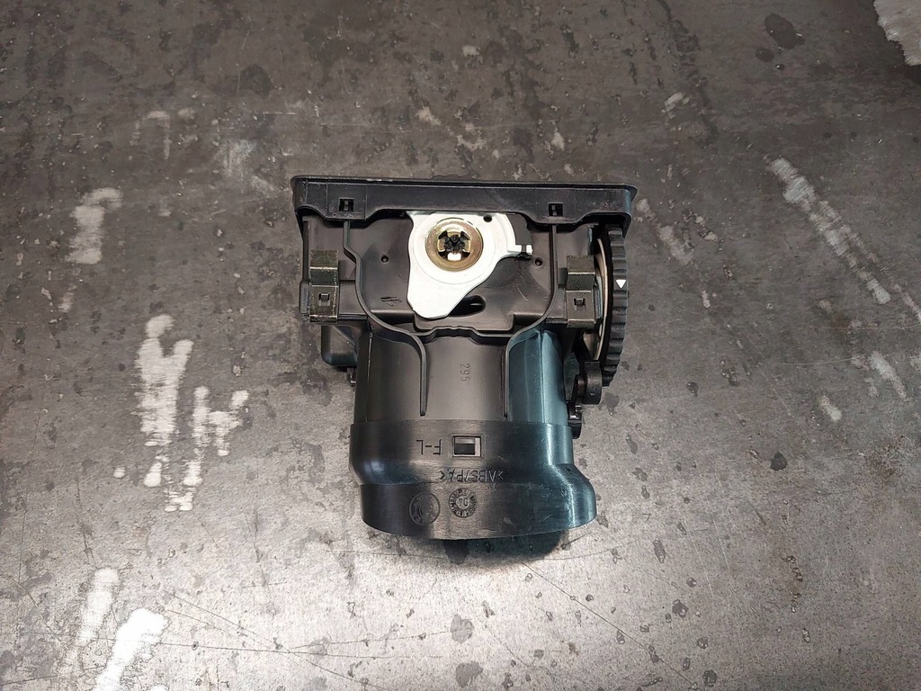 фото №10, Решітка обдув ліва панелі приладової панелі skoda octavia mk1 1u 1u1819701