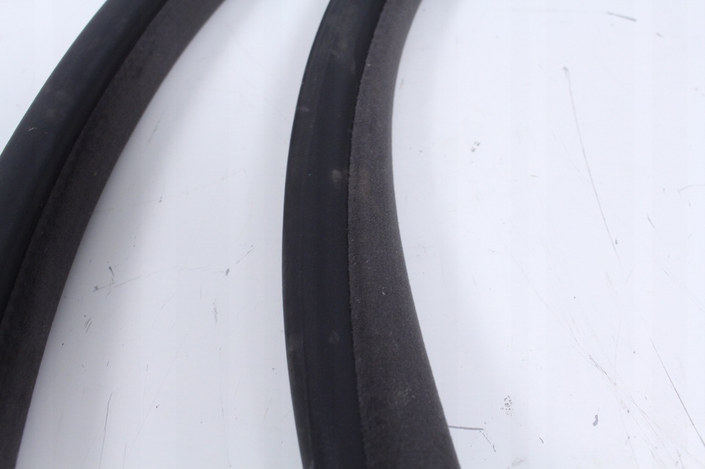 фото №3, Прокладка двері задня range rover p38a 2001r,