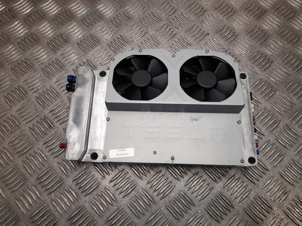 Купить Модуль управляющий tesla model s 2017 165500070i