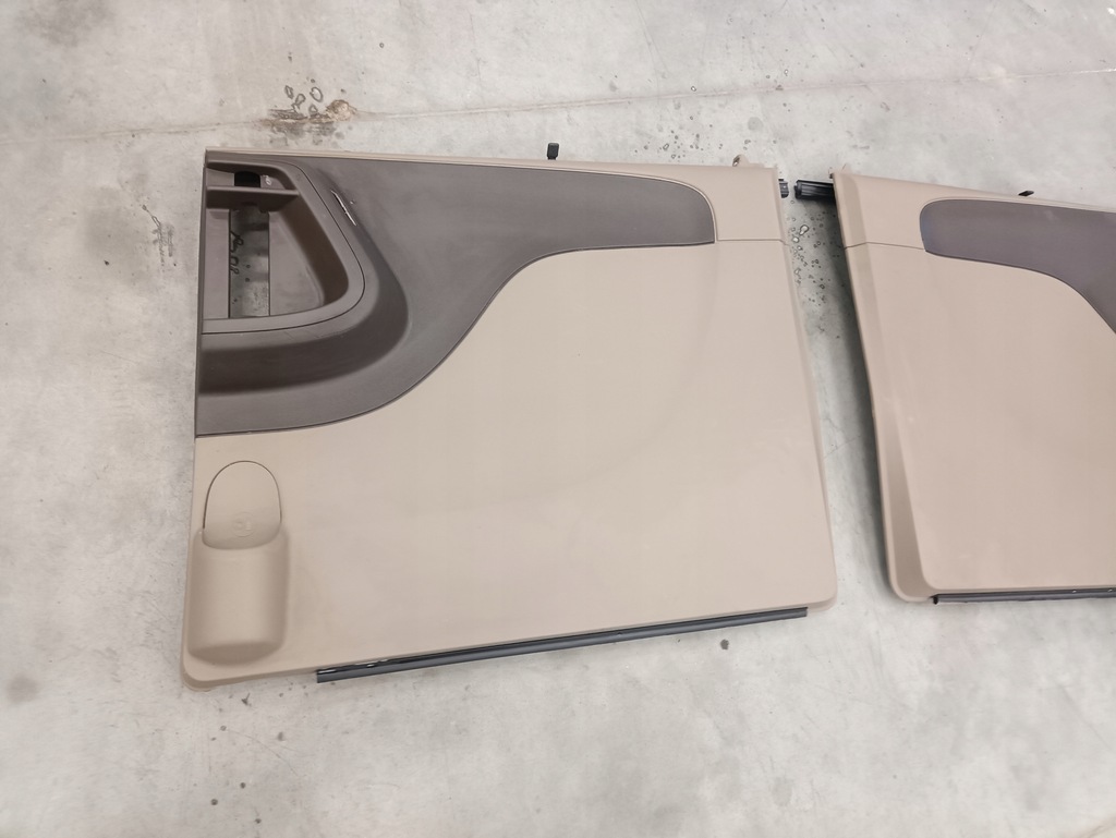 фото №13, Chrysler town country обшивка двері задня