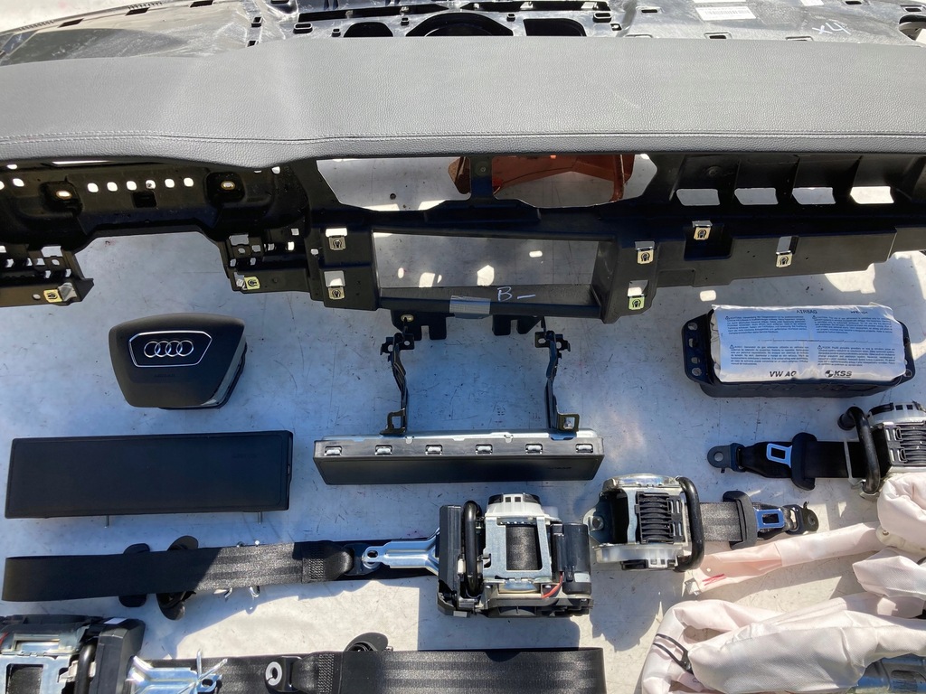 фото №6, Audi a7 4k приборная панель приборная панель консоль подушки безопасности ремни