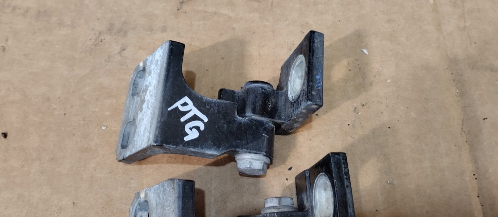 Петля петли дверь правый задний  maserati ghibli iii m157 комплект Оригинал