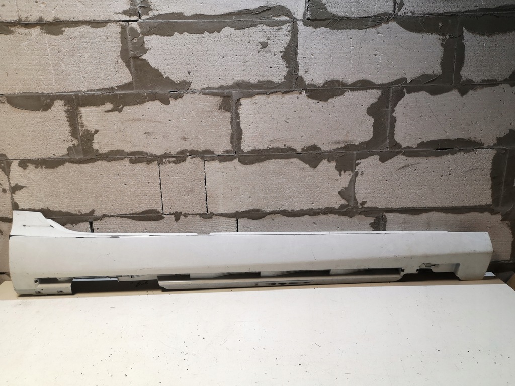 фото №1, Молдинг поріг права volvo v40 ii 12+