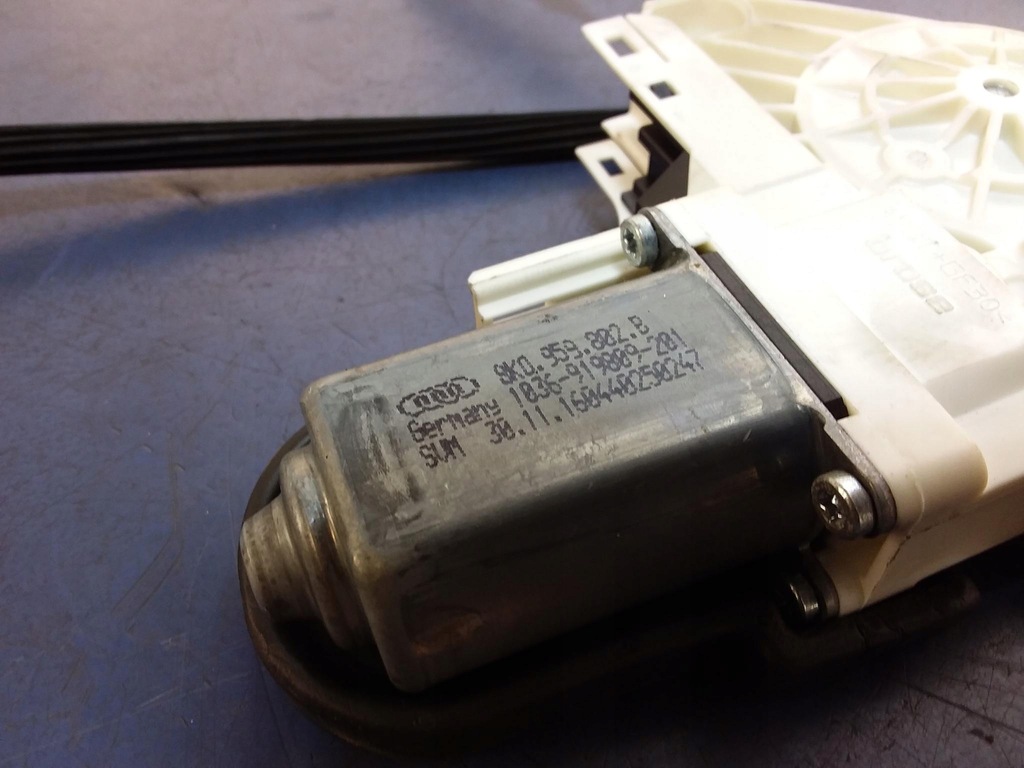 фото №4, Audi a8 d4 подъемник стекло задняя левый 4h0839461c