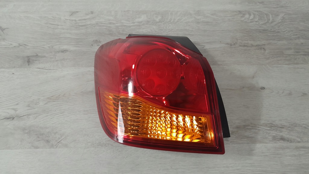 фото №2, Mitsubishi asx led ліва лампа задня задня ładna p9374