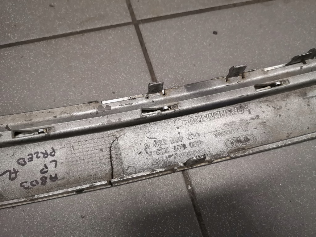 фото №11, Молдинг бампера лівий перед audi a8 d3 4e0807223a