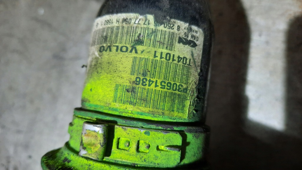 Привідний вал права 30651436 volvo xc90 2.4 d5 автоматична коробка передач Оригінал