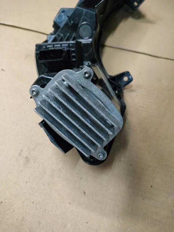 фото №1, Перетворювач модуль поворотник правий перед led renault koleos ii eu оригінальний номер