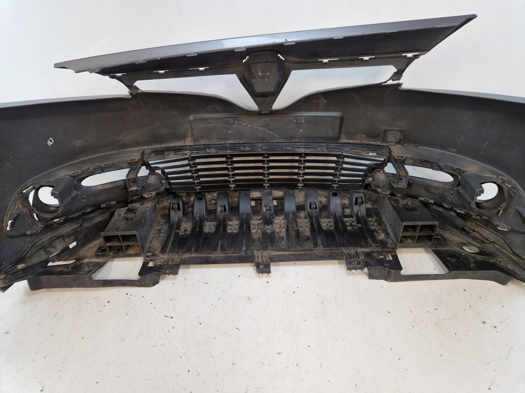 Renault scenic 3 3 рестайлинг  бампер передний перед решётка плита 620222347r с Разборки