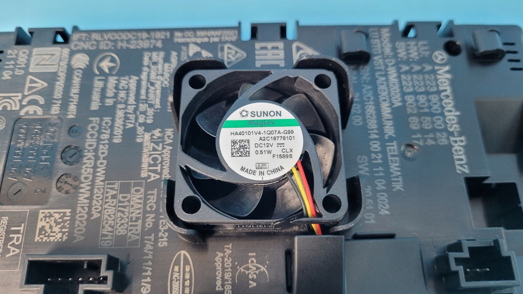 фото №6, Mercedes w206 c220 21r зарядное устройство индукционная a2239000026 a2238230400