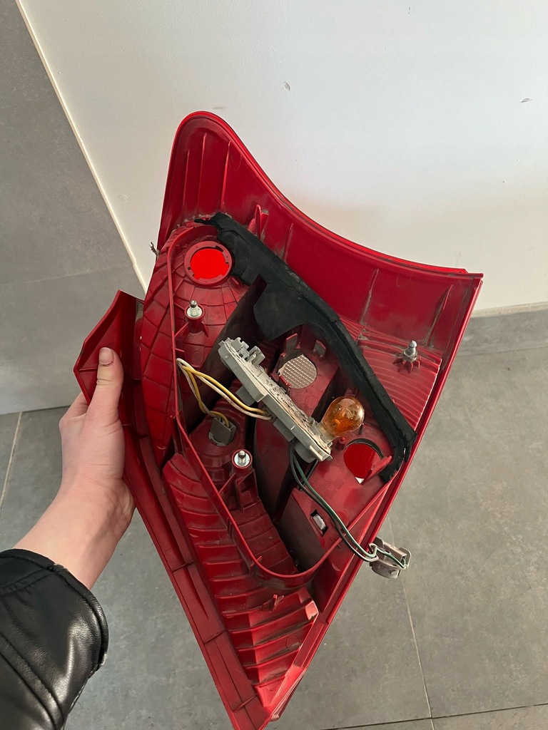 фото №6, Лампа лівий задня toyota yaris 2011